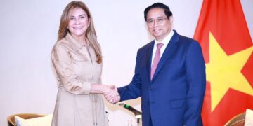 Carolina Mejía sostiene encuentro con el primer ministro de Vietnam