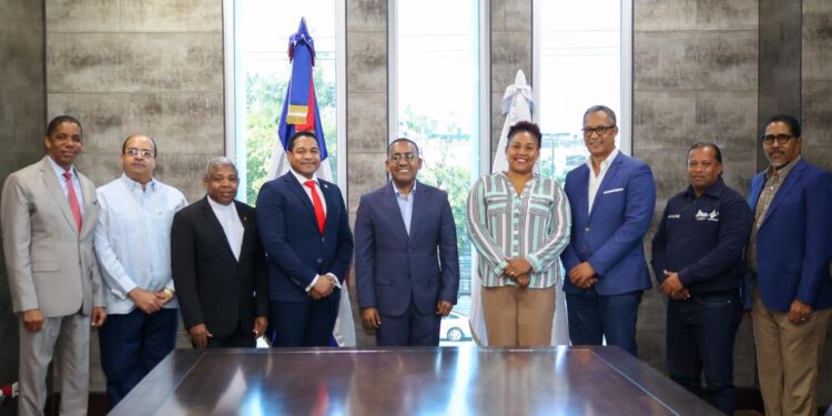 Departamento Aeroportuario conforma comisión de veedores fiscalizará titulación a ocupantes terrenos aeropuerto  internacional de Pedernales