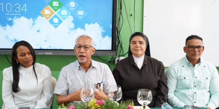 Ministro de Educación asegura que la escuela necesita el apoyo de la familia