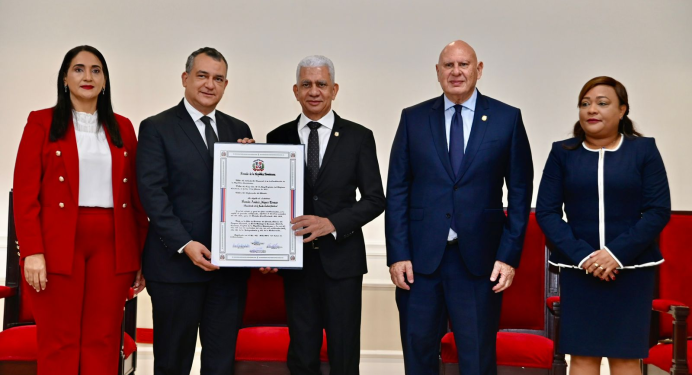 Presidente del Senado juramenta nuevos miembros de JCE; destaca no hubo crisis en su escogencia