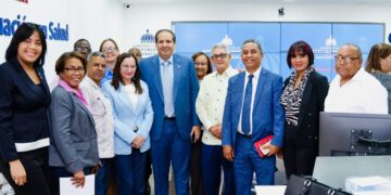 Ministro de Salud  de salud  se reúne con gremios   del sector