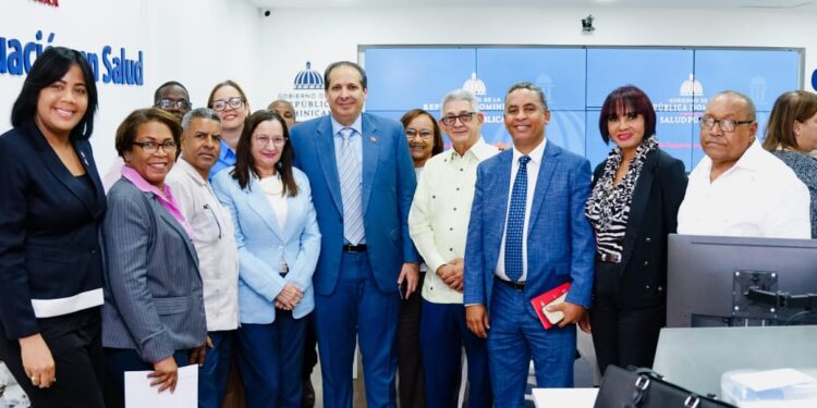 Ministro de Salud de salud se reúne con gremios del sector