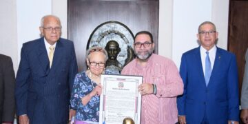 Senado de la República reconoce a escritora Rhina Polonia Espaillat