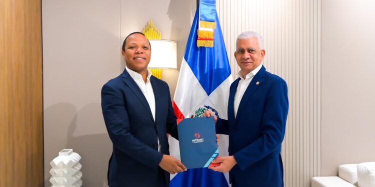 Presidente del Senado Ricardo de lo Santo y Milton Morrison director del INTRAN