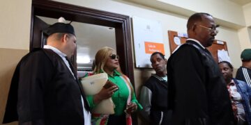 juez aplaza audiencia de Habea Data de Sandra La Patrona contra el periodista Julio Benzant y el periódico Ciudad Oriental.com.