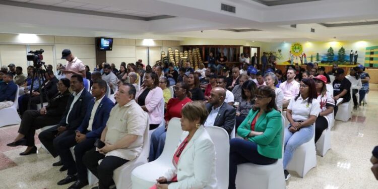 Coopnama capacita personal a nivel nacional a través de la unidad de cumplimiento