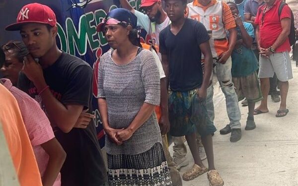 Comedores Económicos del Estado Dominicano (CEED) se mantiene dando asistencia alimentaria a comunidades afectadas por lluvias