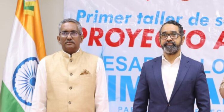 Presidente de la CNE y embajador de la INDIA presentan proyecto  de gestión de riesgos con IA en INTEC