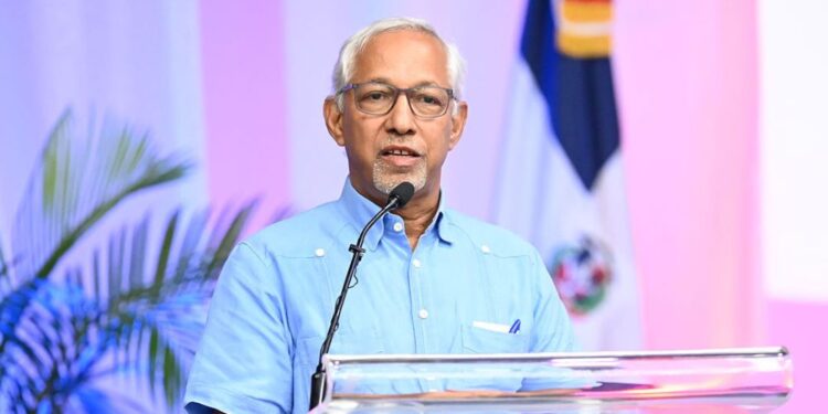 Ángel Hernández valora el importante rol de los directores de centros educativos en su día