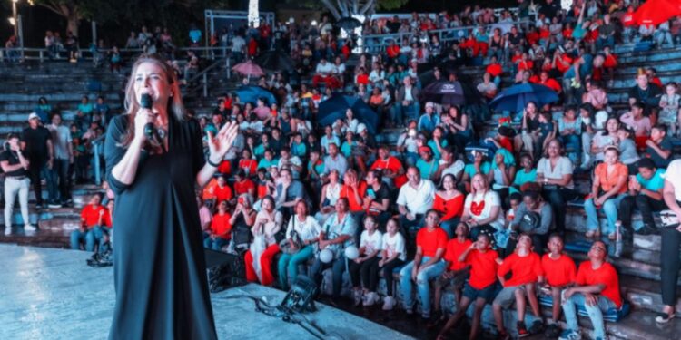 Alcaldía de fiesta por el DN lleva  AGUINALDO  A BARRIOS DEL DN