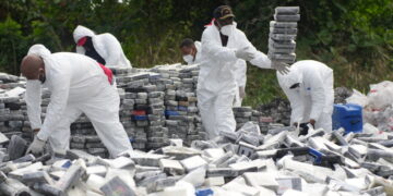 La procuradora Miriam Germán encabeza quema histórica de 9.8 toneladas de droga incautada en Caucedo