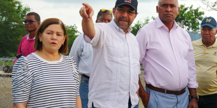 Senador Julito Fulcar y el INDRHI llevan soluciones a Matagorda y Santa Rosa, al igual que a productores de Cañafistol,
