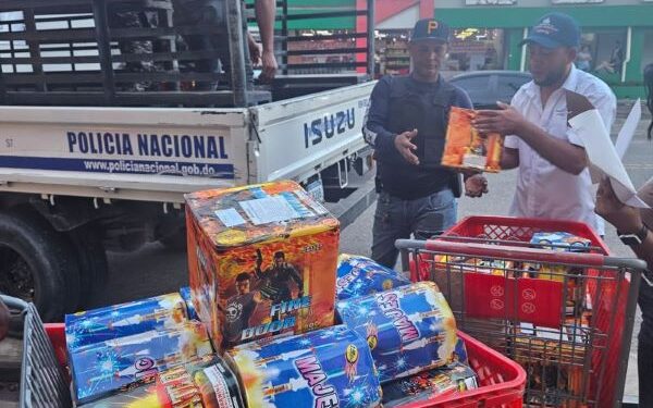 Ministerio de Interior y Policía realiza operativo en Santiago, incauta fuegos artificiales, ocupa arma ilegal y arresta a cuatro personas