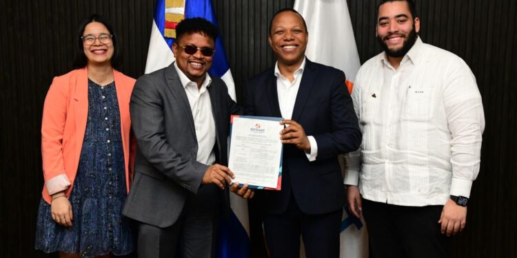 Intrant reactiva entrega de licencias de operación de transporte privado tras varios años paralizado