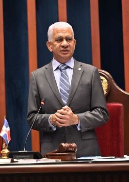 Senado aprueba resolución que solicita a la CNSS y a la SISALRIL incluir cobertura total para procedimiento gigantomastia