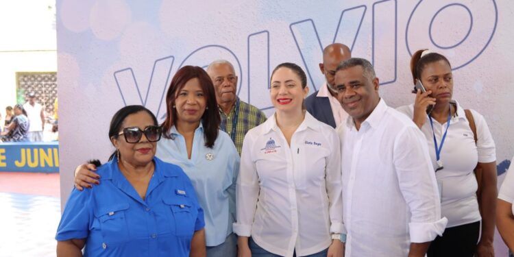 Supérate inicia entrega de Bono Navideño en Santo Domingo Este; la institución llevará la “brisita navideña” a 350 mil familias