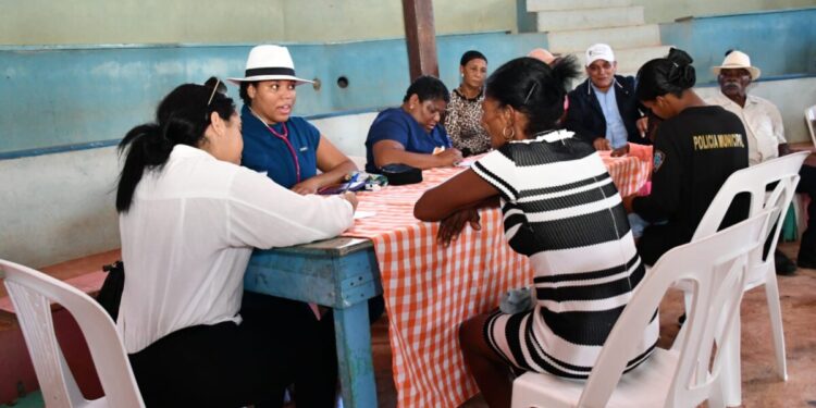 El Senador Johnson Encarnación encabeza  operativo médico en el Distrito Municipal de Río Limpio