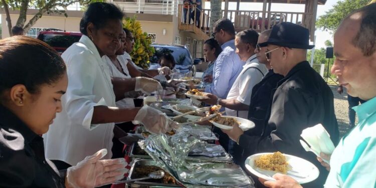 Yovany Moya ofrece almuerzo navideño a regidores y colaboradores