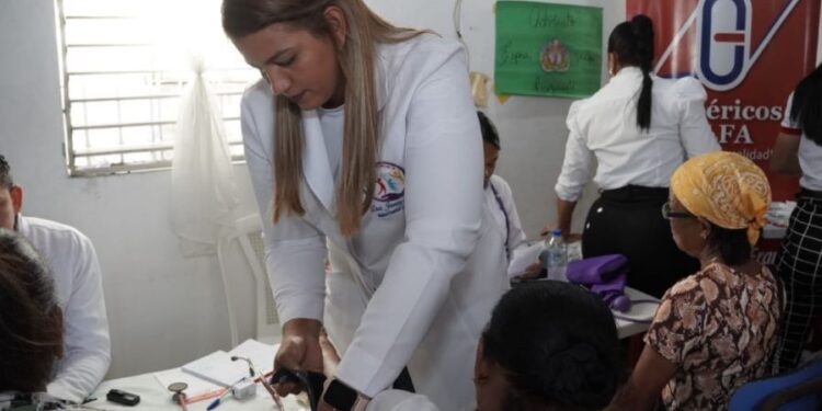 Desarrollo de la Comunidad interviene Capotillo con jornada asistencial