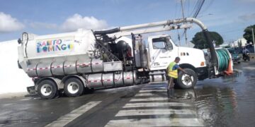 Alcaldía del DN realiza   operativo de limpieza de filtrantes e imbornales