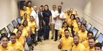 INFOTEP imparte capacitación en diseño gráfico para personas con discapacidad auditiva