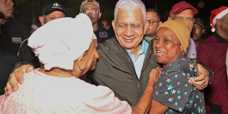 Senador Ricardo de los Santos concluye serie de aguinaldos navideños en su provincia  natal Cotuí