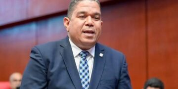 El senador Moisés Ayala solicita al presidente Abinader priorizar la construcción de una autovía para el sur