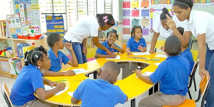 Ministerio de Educación fortalece la educación inicial con la integración de auxiliares para docentes