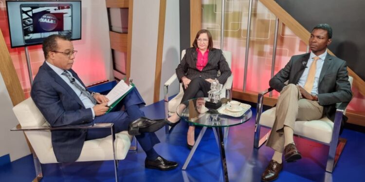 Colegio de Psicólogos da voz de alarma sobre efectos nocivos uso tecnología y redes sociales en menores de edad