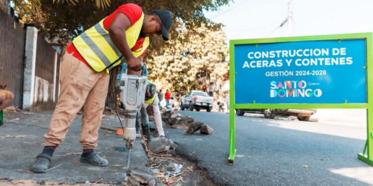 Alcaldía del Distrito Nacional construye aceras y contenes en Villa Consuelo