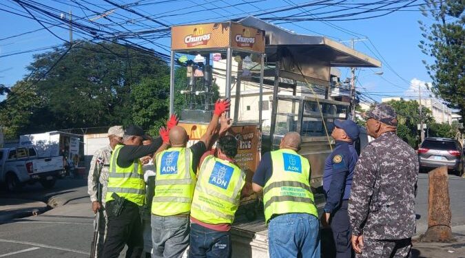 Alcaldía del Distrito Nacional recupera espacios públicos en la Zona Universitaria