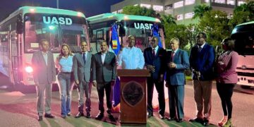 UASD incorpora tres modernos autobuses para los viajes a los recintos, centros y subcentros