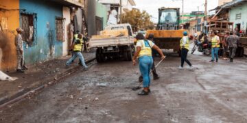 Alcaldía del DN recupera aceras que eran ocupadas por negocios en Villa Consuelo
