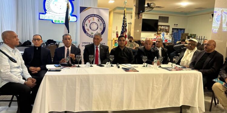 Kelvin Cruz y Jesús (Chú) Vásquez coordinan acciones con el liderazgo deportivo de Nueva York.