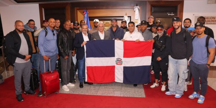 Kelvin Cruz exhorta al equipo dominicano a defender con gallardía la patria y traer corona de la Serie del Caribe