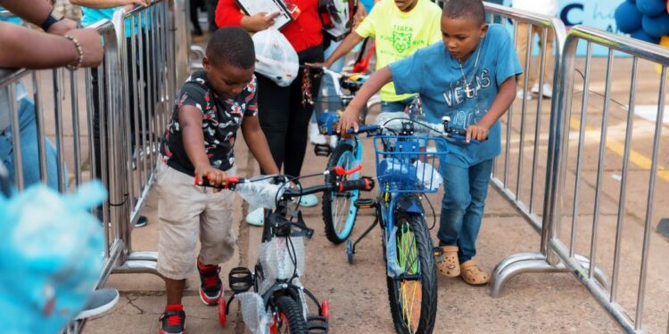 ADN recolecta más de 3.7 millones de botellitas en Plásticos por Juguetes