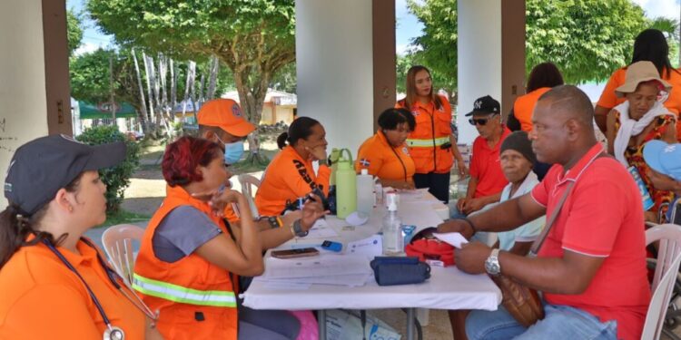 Defensa Civil realiza gran operativo médico en Sabana Grande de Boyá