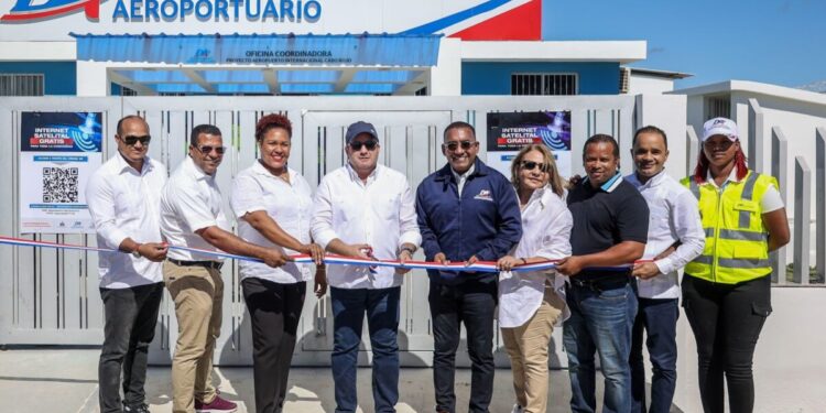 Presidencia y DA dejan en funcionamiento oficina coordinadora de proyectos e internet satelital en Tres Charcos, Pedernales