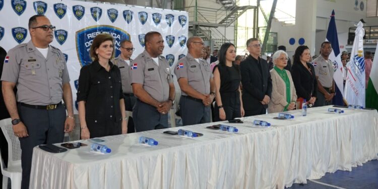 Reciben más de 900 nuevas reclutas en la Policía Nacional