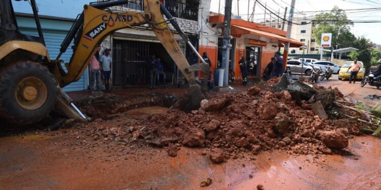 CAASD interviene avería provocada por empresa perforadora en Villa Consuelo, DN