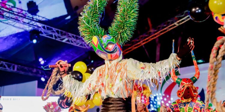 Santiago presenta su Carnaval 2025 como el mejor del país