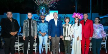 Alcalde de Santiago resalta calidad del jurado en elección de la reina del Carnaval 2025.   