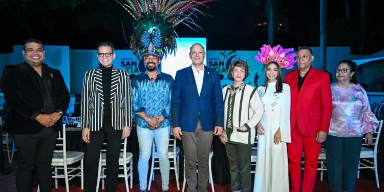 Alcalde de Santiago resalta calidad del jurado en elección de la reina del Carnaval 2025.   