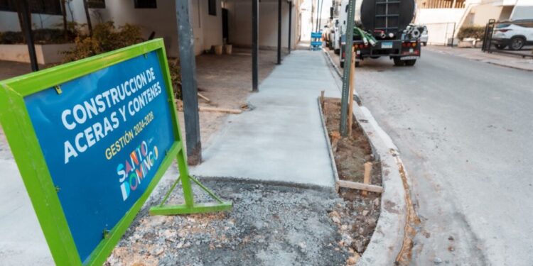 Alcaldía del DN continúa programa de construcción de aceras y contenes en Serrallés y Mata Hambre