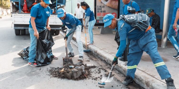 Alcaldía despliega gran operativo de limpieza en las tres circunscripciones del DN