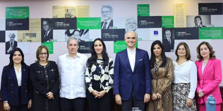 Luis Miguel De Camps se reúne con la junta directiva de EDUCA