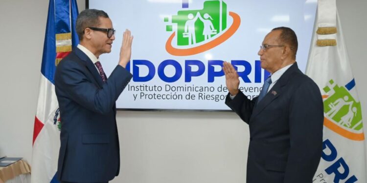 Juramentan ministro de Trabajo como presidente del Consejo Directivo IDOPPRIL