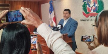 Diputado Tobías Crespo anuncio el sometimiento del proyecto de ley sobre inteligencia artificial: regulará sector fomentará su desarrollo y aplicará sanciones.