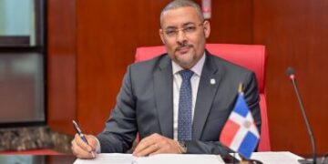 Senador Eduard Espiritusanto somete proyecto de ley que busca acabar con las estafas inmobiliarias regulando la Intermediación y servicios inmobiliarios.