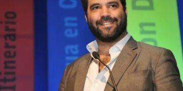 Juan Vicini felicita a Adriano Espaillat por el evento Dominicanos en el Capitolio y por ser electo presidente del Caucus Hispano